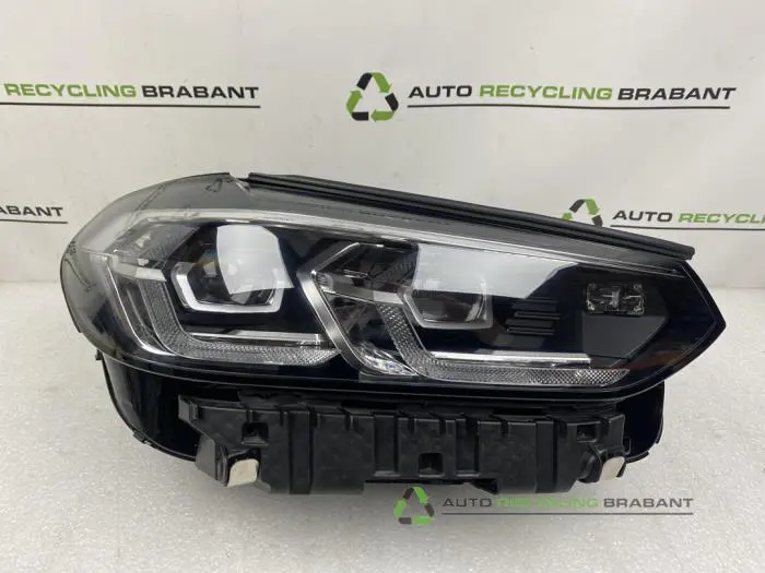 Scheinwerfer rechts - 6c6914f9-da12-47b3-9983-28d20f6f2e08.jpg