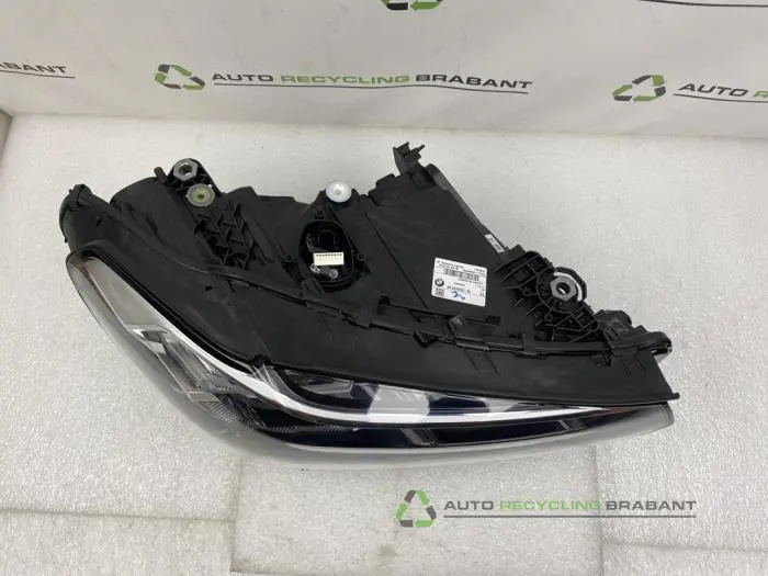 Scheinwerfer rechts - 7a64149c-eab0-4e42-95f0-9c1ae9429c5f.jpg