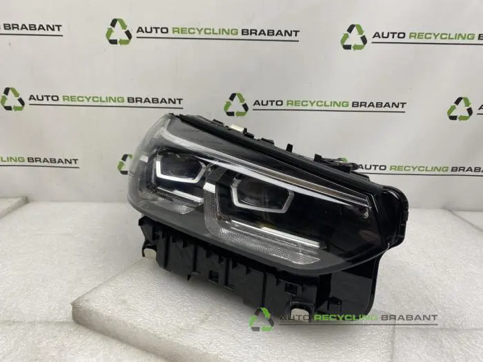 Scheinwerfer rechts - d73cadff-bba6-49fd-8234-c53e5e6fd710.jpg