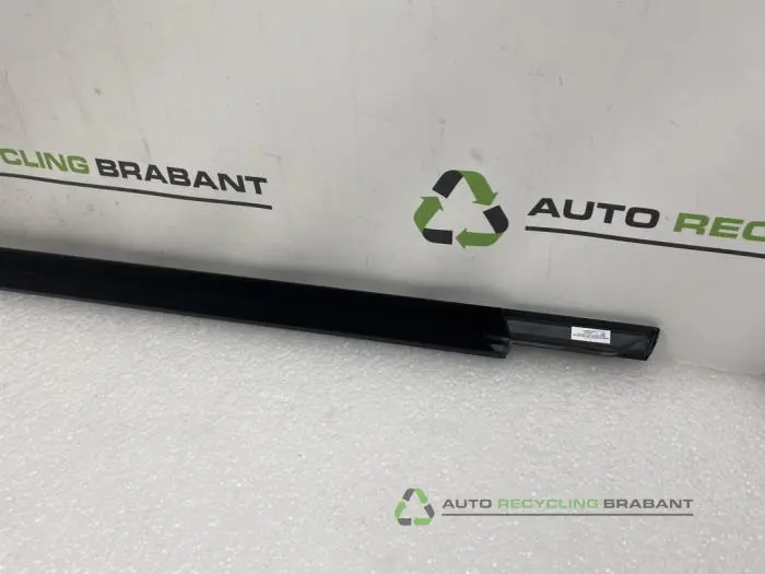 Sierstrip - 23fa1b21-0243-49eb-8a4e-cd46ab0e4bb1.jpg