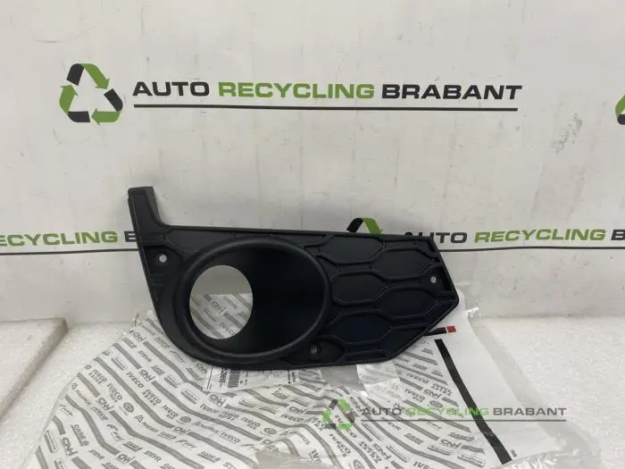 Afdekplaat mistlamp rechts Iveco Daily