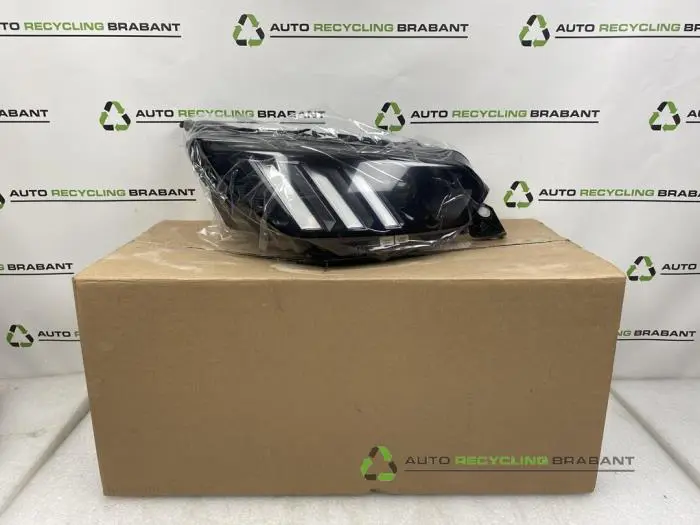 Koplamp rechts Peugeot 208