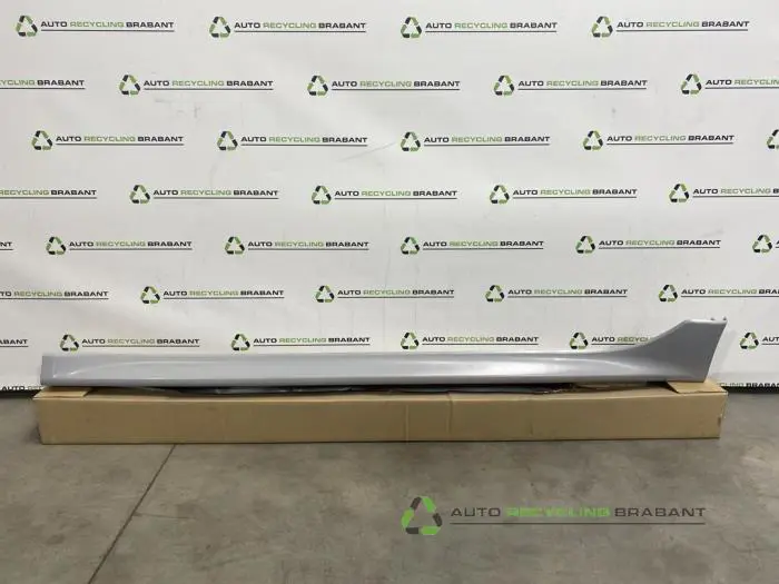 Dorpel links Mitsubishi Lancer