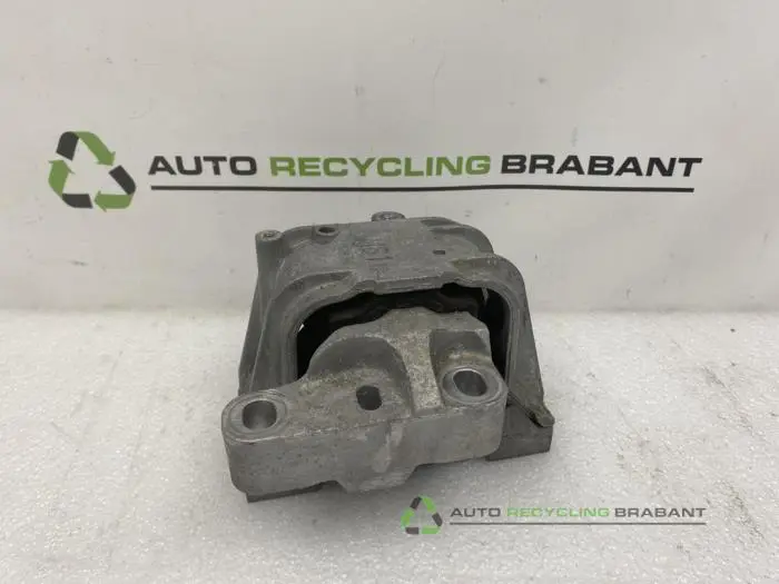 Motorsteun Volkswagen Golf