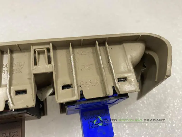 Electric window switch - 952a410d-1a7e-4d56-9d75-b35a923a10b8.jpg