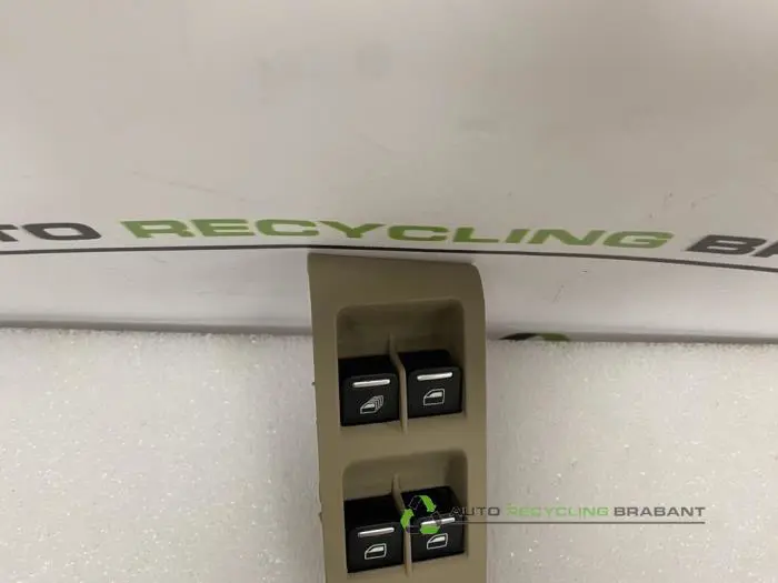 Electric window switch - a1b0f727-d98a-416b-9ab0-4420f356c89d.jpg