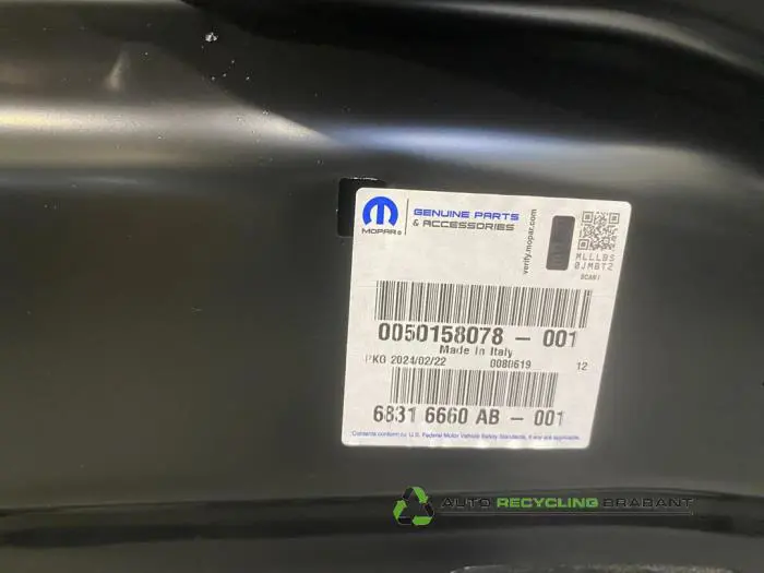 Motorkap - 7437283e-3433-49a7-a44f-86e34fafcff1.jpg