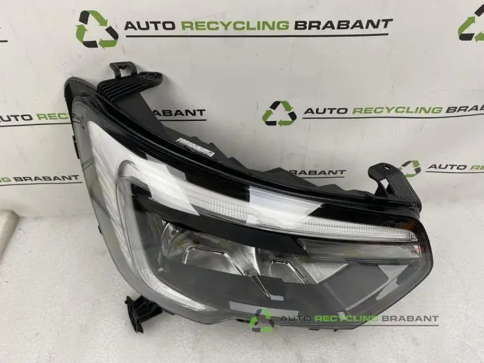 Headlight, right - 57757bf5-1c48-459a-9485-b1d9454419a2.jpg