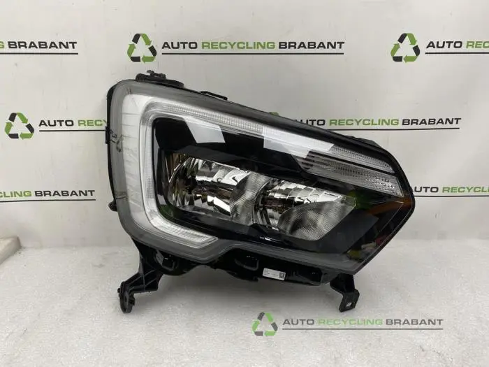 Headlight, right - 579f2d11-d37a-4cee-9943-875675efdcbd.jpg