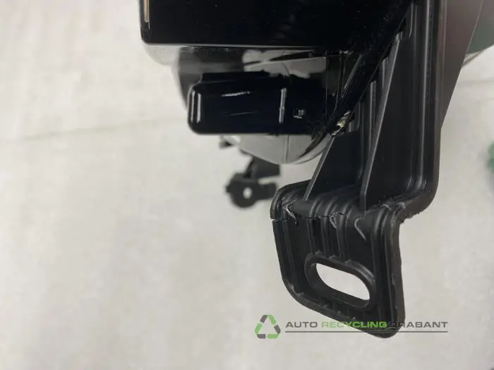 Headlight, right - c0a3095d-fa90-4e36-b316-9dff1225d464.jpg