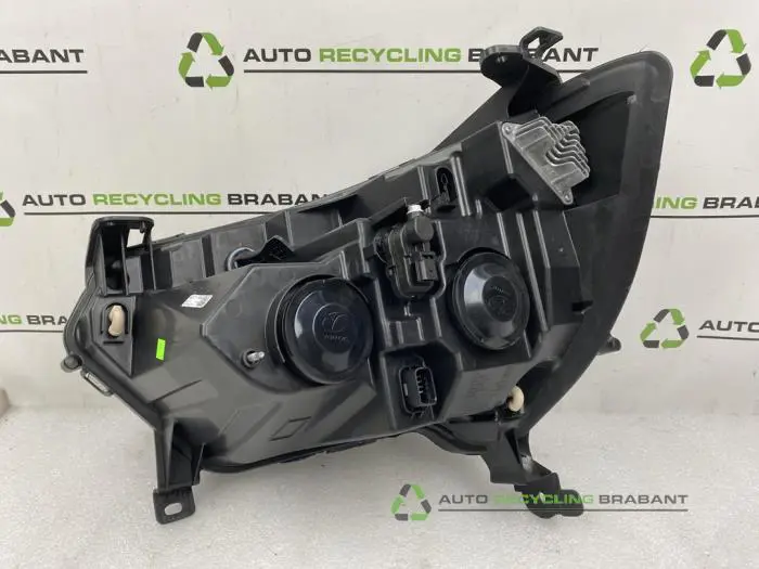 Headlight, right - c2fc5cc9-251e-4059-b133-358e2d9b382e.jpg