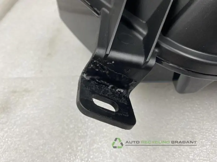 Headlight, right - d1146afe-59e7-4729-800c-2361ae4a42b9.jpg