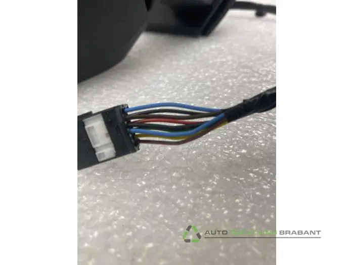 Buitenspiegel rechts - 54071475-718c-476b-9ca6-2214acab15ea.jpg