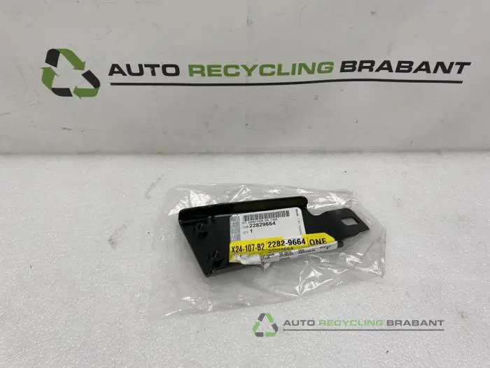 Bumpersteun rechts-voor Cadillac Escalade