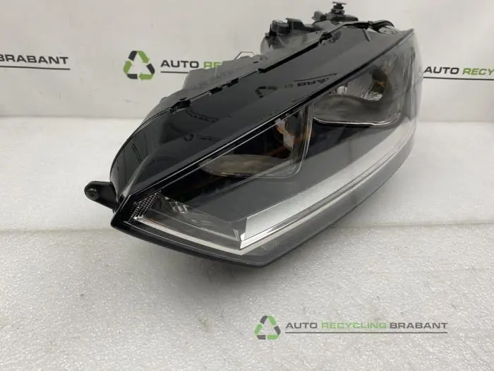 Koplamp links - a27f50d9-bf71-4437-acf9-03c1af93c234.jpg