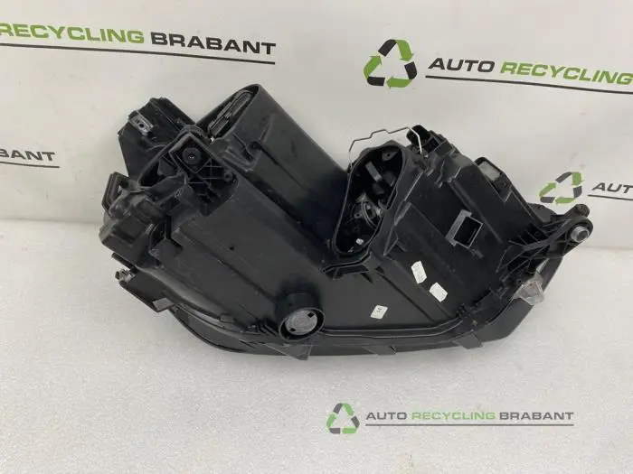 Koplamp links - b54762c4-7b1d-47bc-ba22-4fce483839b8.jpg