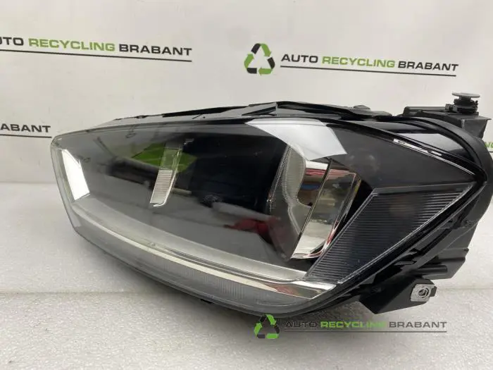 Koplamp links - ce18ac0e-203b-4af2-be6a-abab8ddfcf0a.jpg