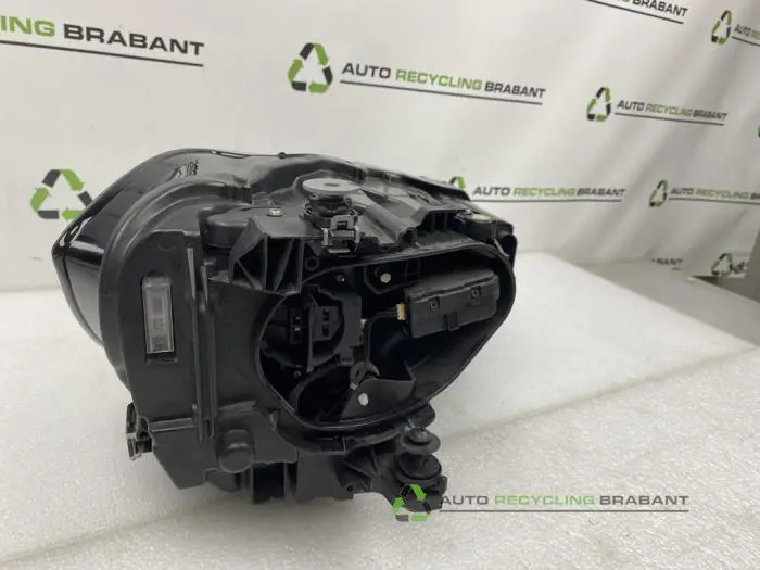 Koplamp links - e39dc3fe-3b42-4007-89b3-9d87f3456313.jpg