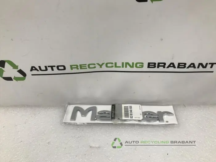 Emblem Renault Master