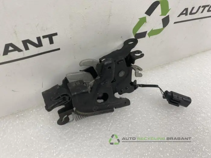 Bonnet lock mechanism - 37ca9dd9-dbdc-47c8-86a4-d154b06b3cd6.jpg