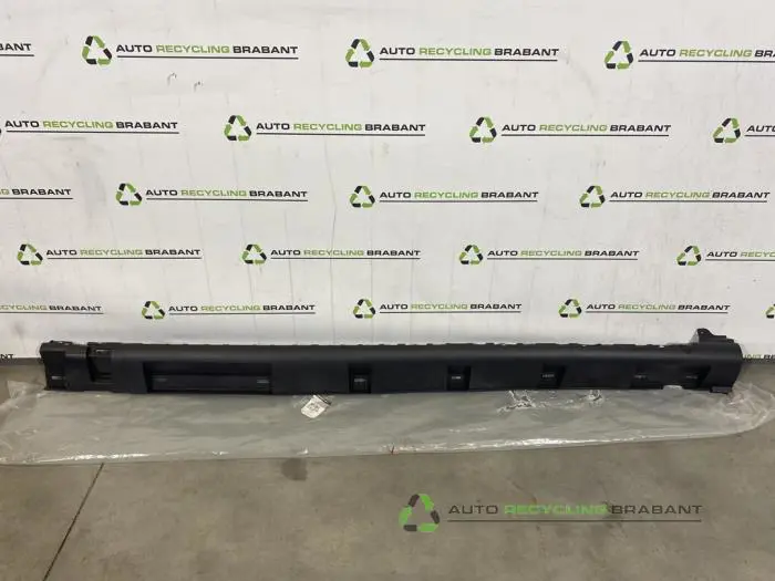 Zijskirt rechts Dacia Sandero