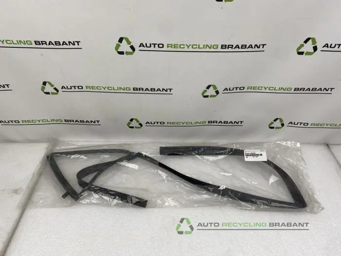 Türgummi 4-türig links hinten Kia Rio