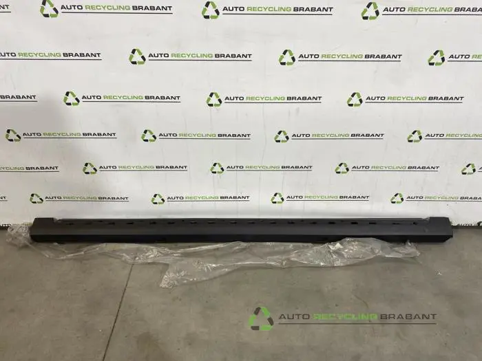 Zijskirt rechts Volkswagen Caddy