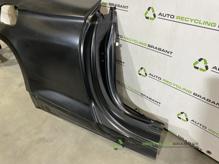 Right side of bodywork - 2e18cab2-2559-45a9-8d54-1f8a013f393a.jpg