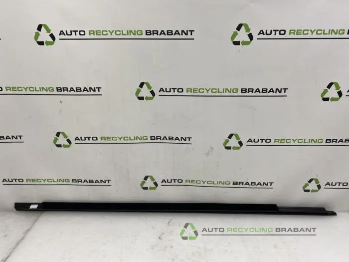 Joint caoutchouc portière 4portes avant gauche Mercedes GLA