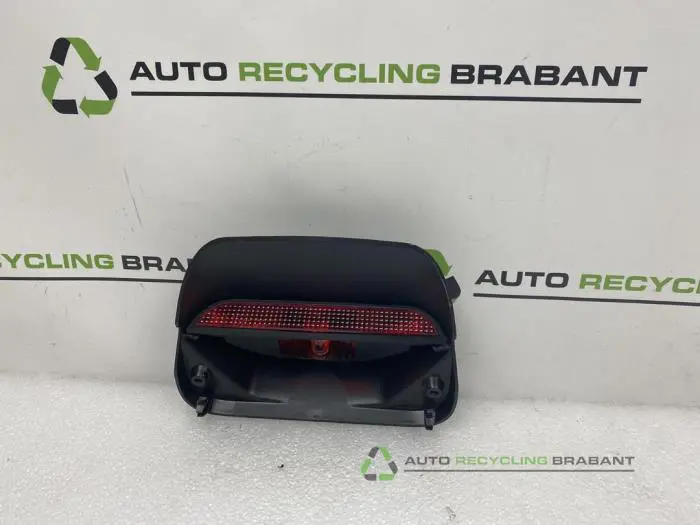 Extra Remlicht midden Dacia Sandero