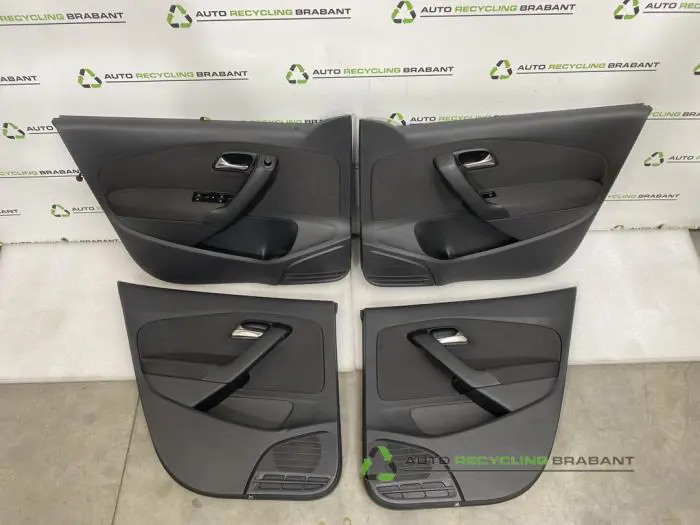 Türverkleidung 4-türig links vorne - 055e4aa7-25f2-4807-bbef-44f5e8bd06f2.jpg