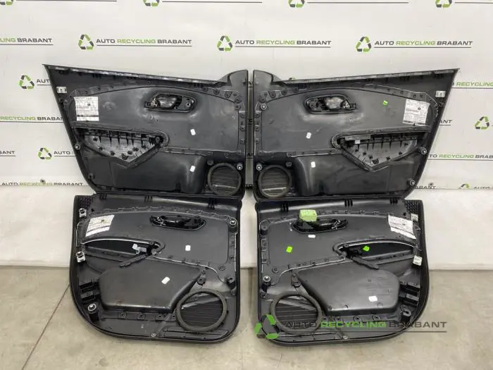 Türverkleidung 4-türig links vorne - 25109b24-2582-423a-a7ac-e5ecec95e118.jpg