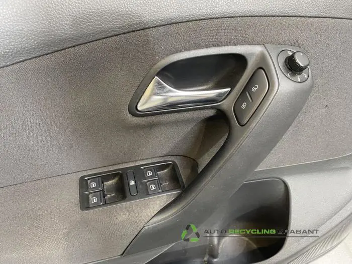 Türverkleidung 4-türig links vorne - 8169ebab-6e15-4efa-a169-dd614d0ced5c.jpg