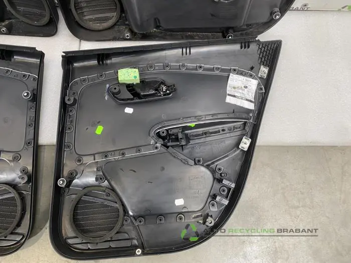 Türverkleidung 4-türig links vorne - 83fcb938-3dea-4a8c-b98e-de7283e2f826.jpg