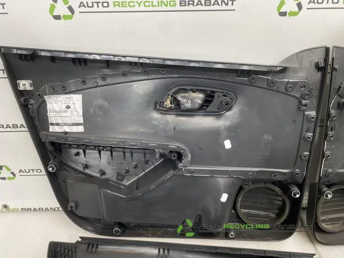 Türverkleidung 4-türig links vorne - c0c4c47a-69eb-4704-aa11-c36862581f81.jpg