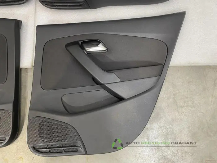 Türverkleidung 4-türig links vorne - ef68cece-194d-4a7a-8576-682ee9dd084e.jpg