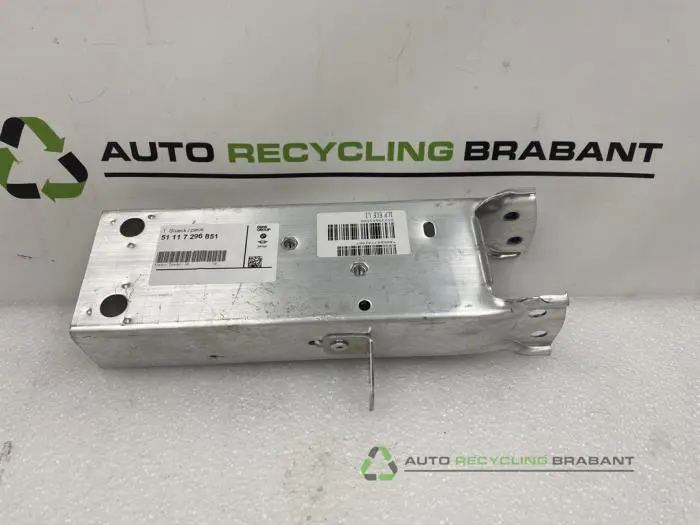 Stoßstangenstütze links vorne BMW I3