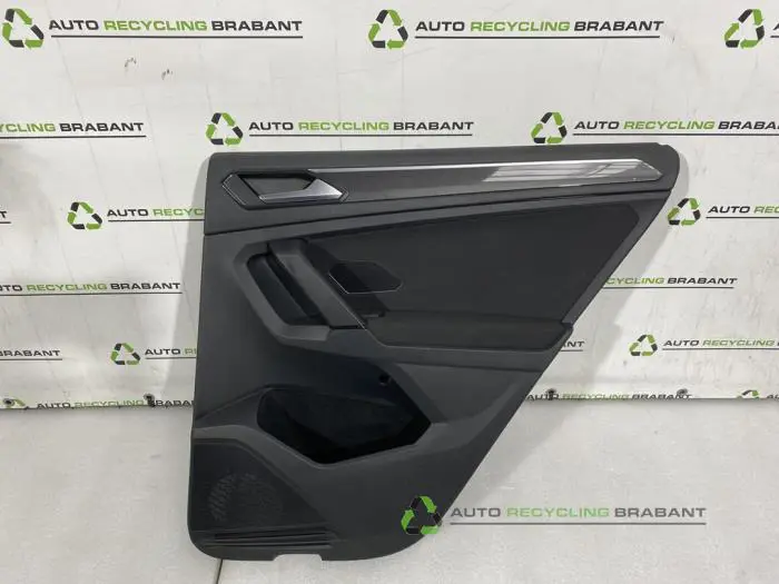 Portierbekleding 4Deurs rechts-achter Volkswagen Tiguan