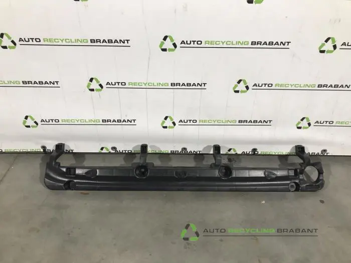 Rear bumper bracket central Renault Captur