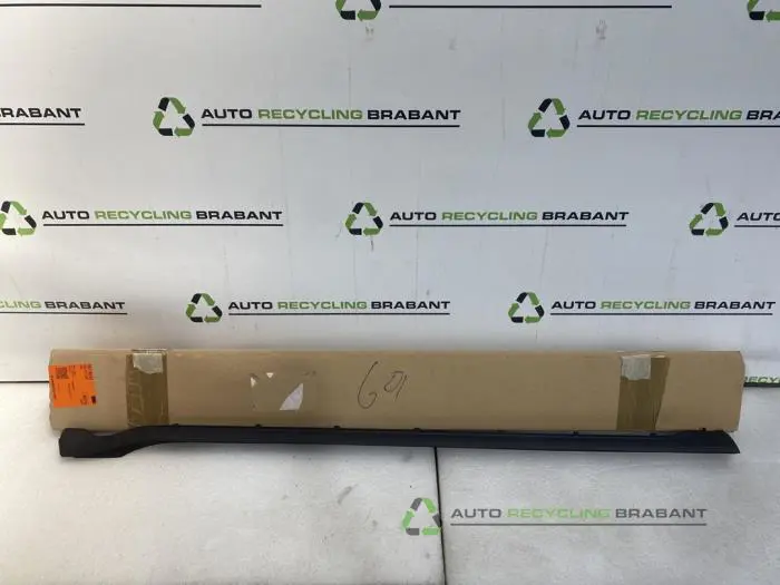 Portierrubber 4Deurs rechts-voor Porsche Taycan