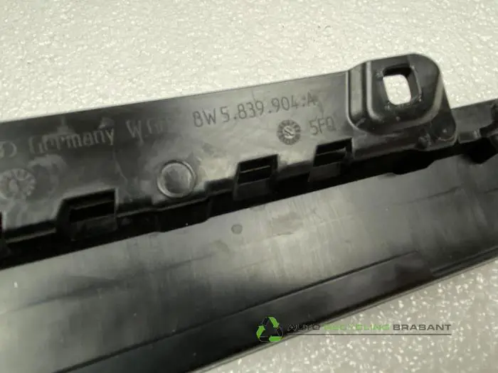 Zierleiste - ee004424-5c93-4dad-ab07-ea15a331c928.jpg