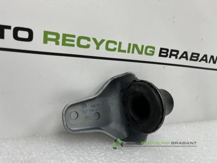 Exhaust bracket - 6f57cf78-a8fb-492e-a08d-10b361588fb9.jpg