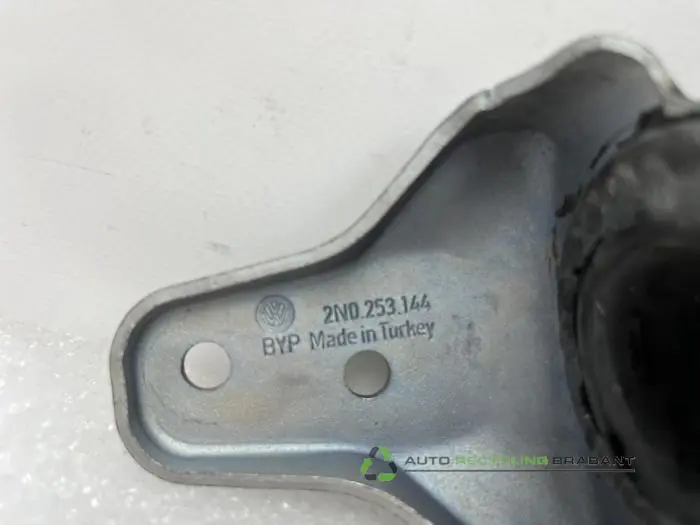 Exhaust bracket - 75807dbb-d768-42b4-8c7a-fa0397cb41c2.jpg