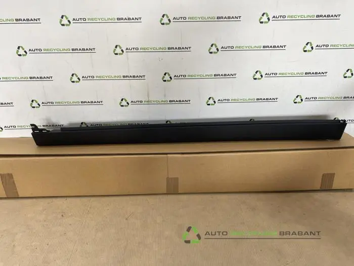 Zijskirt links BMW X2