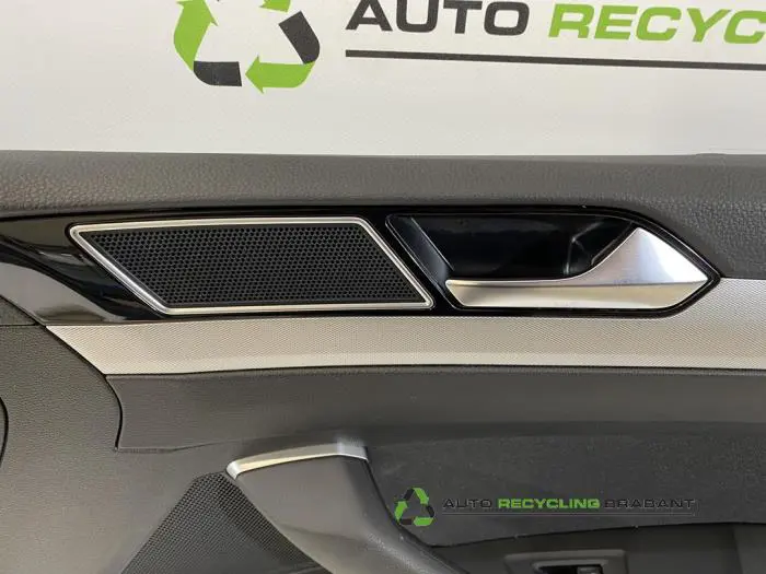 Türverkleidung 4-türig rechts vorne - 4d25d54f-1a5e-48e0-aba8-098335a8a081.jpg