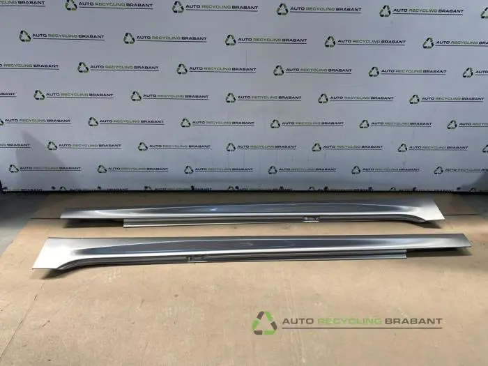 Zijskirt links BMW 8-Serie