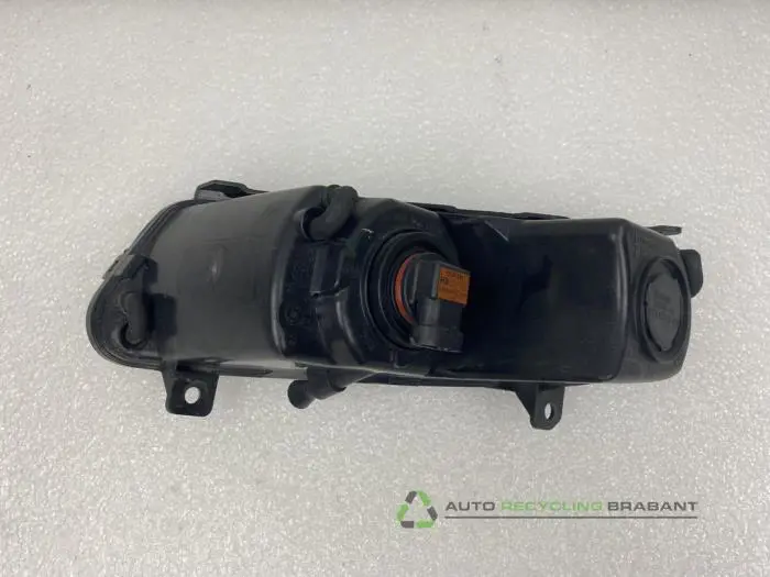 Mistlamp rechts-voor - 340e2766-76f1-4887-ac13-e342b4bb26a7.jpg