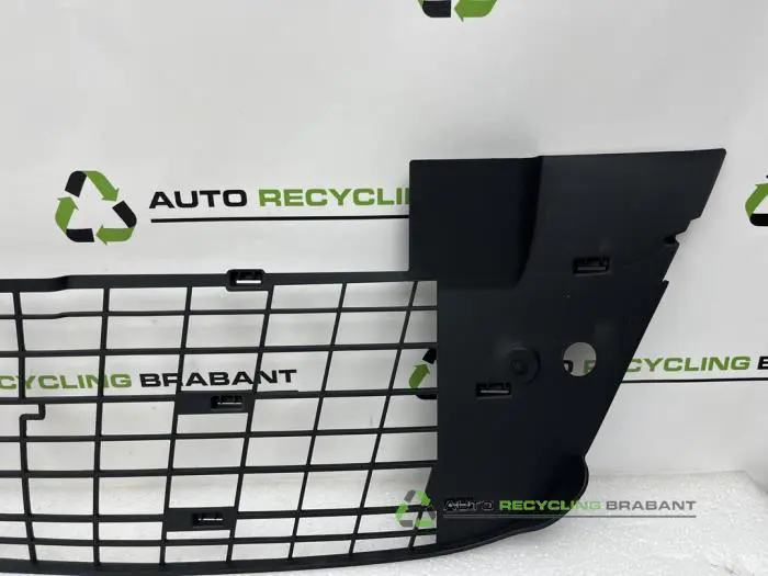 Grille - d04f4118-5979-4b6a-9850-08122214e183.jpg