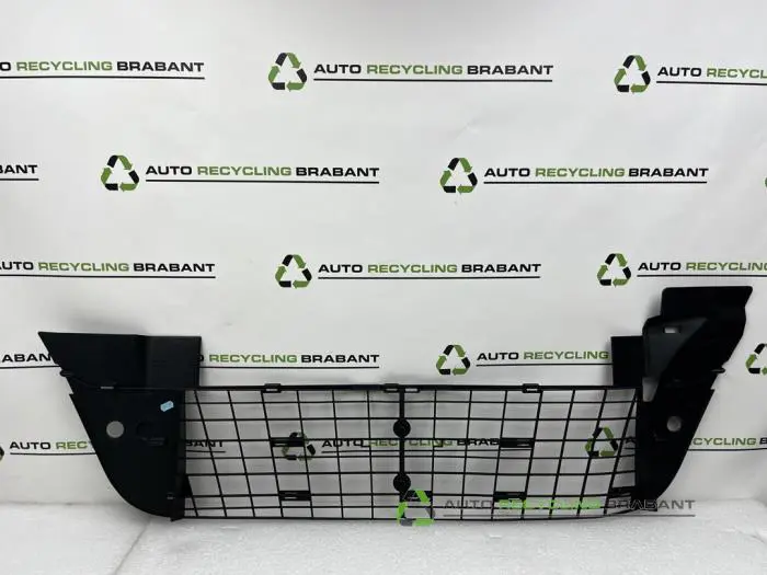 Grille - eb77218e-7e2d-4b81-bc28-947e27bbd48d.jpg