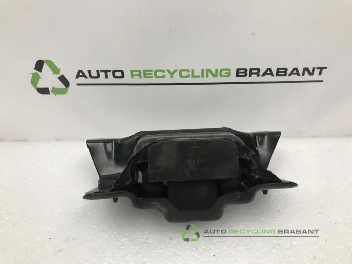 Engine mount - 6f26c8ac-c57c-46a7-b2a6-b03ecf11d39b.jpg